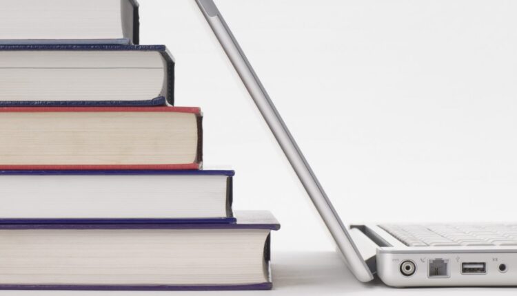 أفضل 9 قنوات اليوتيوب العربية لمراجعة الكتب