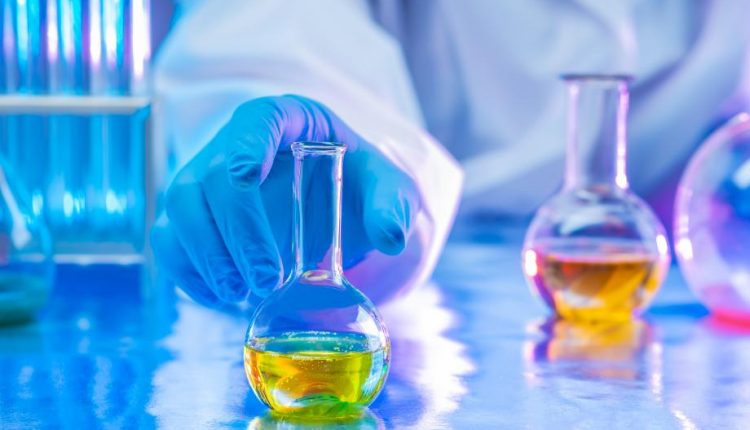 أفضل 4 دورات لتعليم الكيمياء من الصفر اون لاين