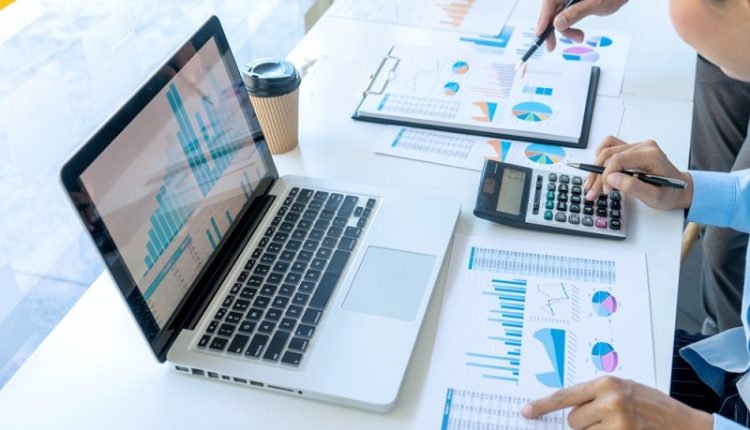 كل ما تريد معرفته عن مهام محلل أبحاث السوق