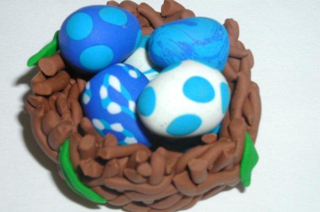 نشاط عُش الطيور والبيض للأطفال