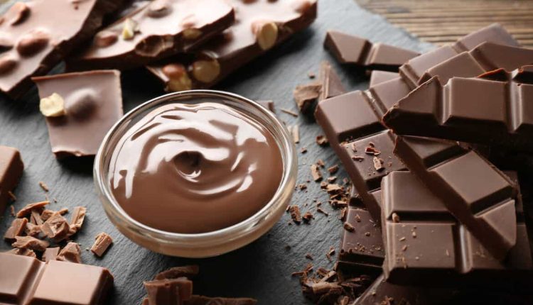 تجربة إذابة الشوكولاتة اللذيذة للأطفال بالخطوات