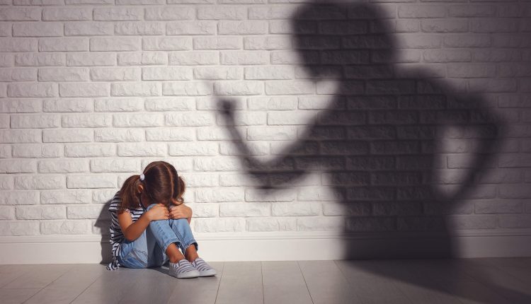 كل ما تريد معرفته عن إساءة معاملة الأطفال