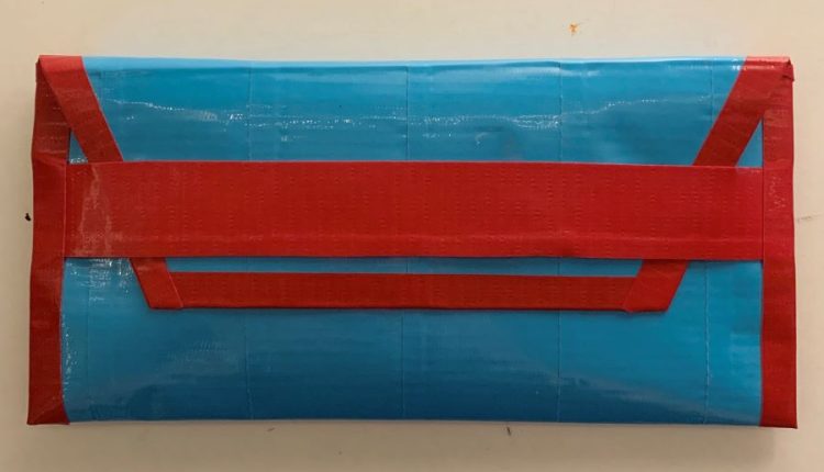 تعرّف على طريقة عمل مقلمة يدوية الصنع من الشريط اللاصق للأطفال