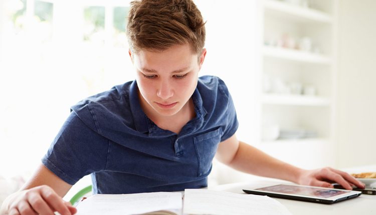 أفضل 5 قنوات يوتيوب لشرح المواد التجارية مجاناً!