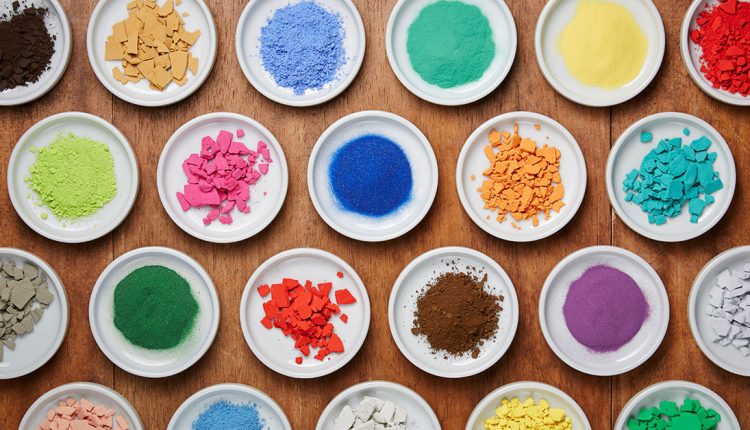 هيا نستكشف: طرق استخلاص الصبغات من النباتات!