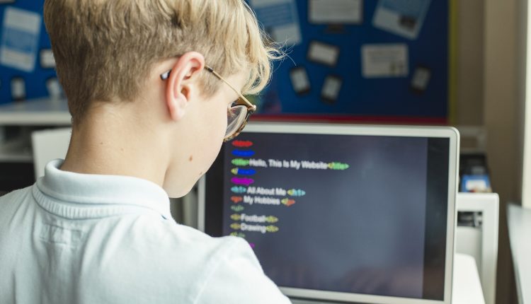 تعرّف على أفضل 5 مواقع لتعلم البرمجة للأطفال اون لاين