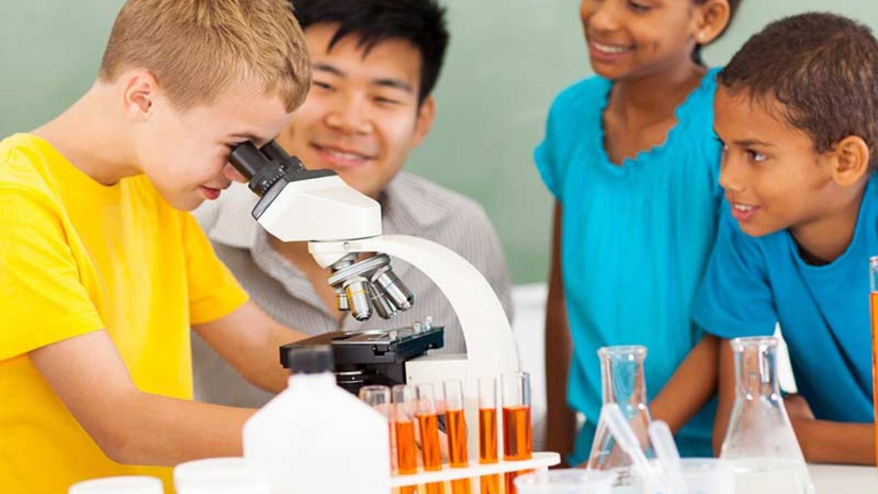 تعرّف على أفضل 6 دورات مجانية لتعليم كيفية تدريس العلوم من موقع future learn!